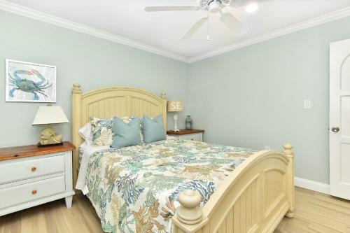 Balboa Peninsula Casa | 2 Bedroom BACK Apt at OCEANFRONT HOME on 15th St