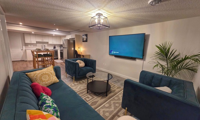 Southwest Edmonton Apartamento | 2-Bedroom Basement Apartment in Welcoming Chappelle, Southwest Edmonton