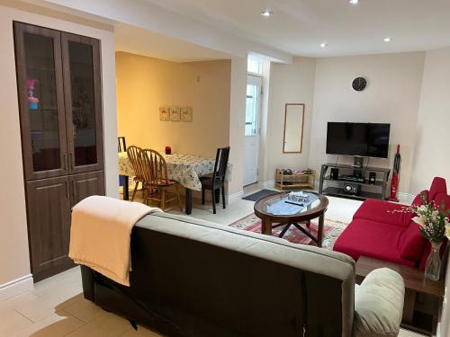 Richmond Hill Apartamento | 2 bedroom basement with parking