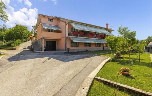Mucici Apartamento | 2 Bedroom Beautiful Apartment In Mucici