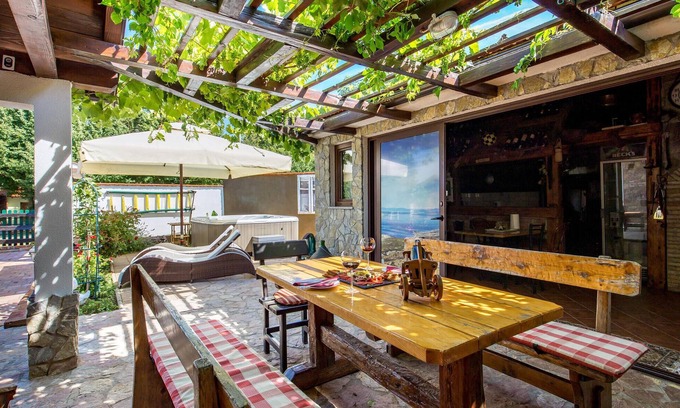 Veljun Primorski Casa | Hermosa casa de 2 dormitorios en Senj