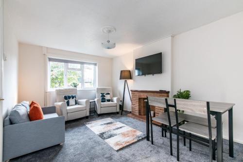 Bramcote Casa | 2-Bedroom Bungalow in Beeston, Great Location