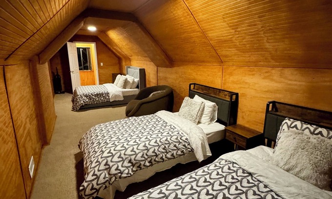 Echo Lake Cabina | 2 Bedroom Cabin by Sierra ski resort