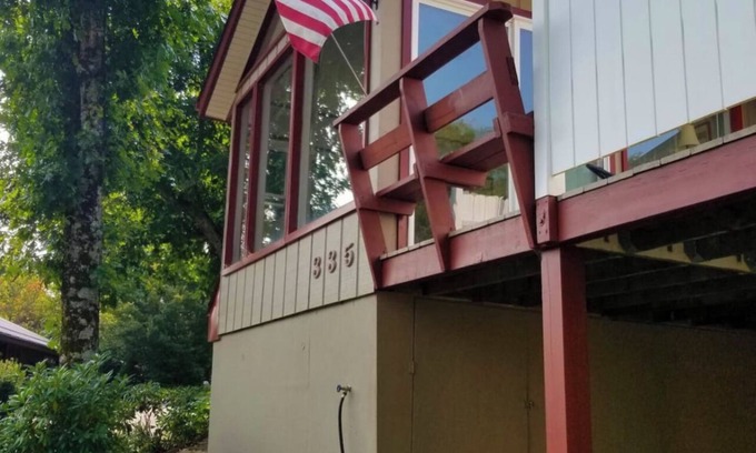 Pineola Cabina | 2 bedroom cabin in Linville Land Harbor- close to Beech and Sugar Mtn.!