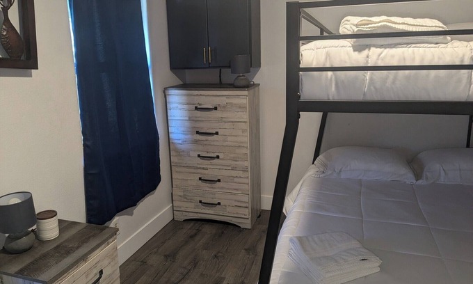 Middletown Cabina | 2-bedroom cabin in beautiful Loch Lomond with in-unit laundry