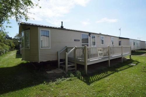 Heacham Chalet De Esquí | 2 bedroom caravan at heacham beach with decking