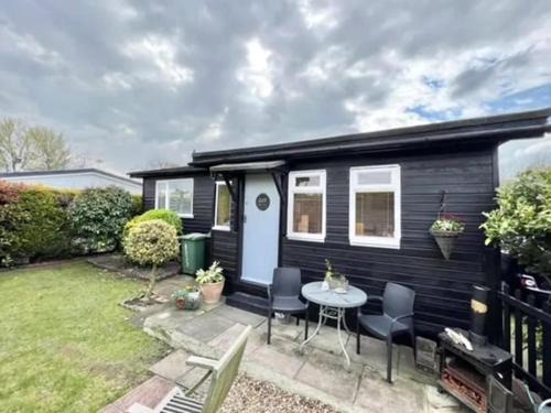 Grimsby Casa | 2 bedroom chalet bungalow on Humberston Fitties.