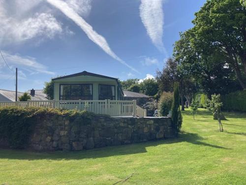 Rhyd-y-clafdy Apartamento | 2 bedroom chalet in Chwilog on the Llyn Peninsula