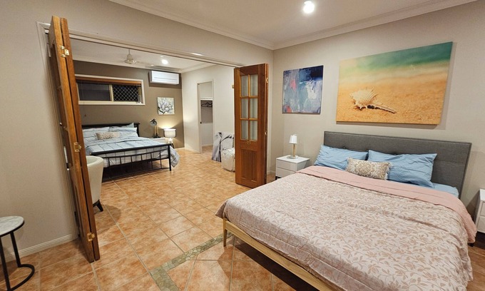 Kurwongbah Casa | 2 bedroom chique unit in an acreage suitable for a close to nature experience.