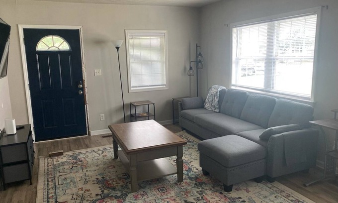 Hemlock Casa | 2 Bedroom, Close to Championship Park, sleeps 4 with bunk beds