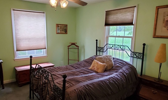 Langhorne Apartamento | 2 Bedroom close to major routes and attractions.