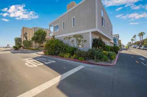 Santa Ana Heights Casa | 2 bedroom close to the beach on 65th St