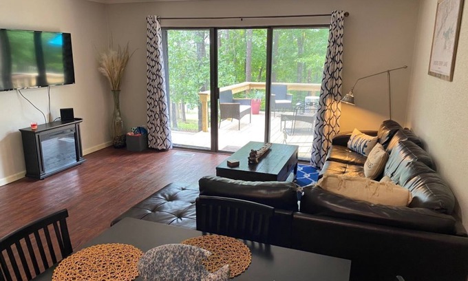 Fairfield Bay Condominio | 2-bedroom condo in beautiful Fairfield Bay close to amenities.