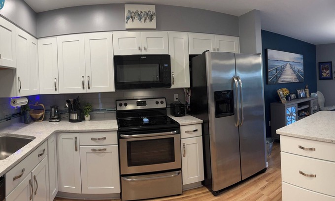 Blue Ash Condominio | 2-bedroom condo in convenient Blue Ash. Walk to grocery, restaurants, etc