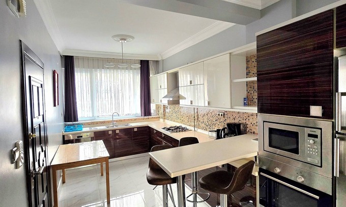 Bomonti Casa | 2-bedroom condo in enchanting Istanbul with WiFi, AC