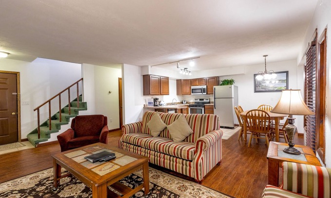 DuBois Condominio | 2 Bedroom Condo in Lakeside Resort Community (1 King & 2 Queen Beds)