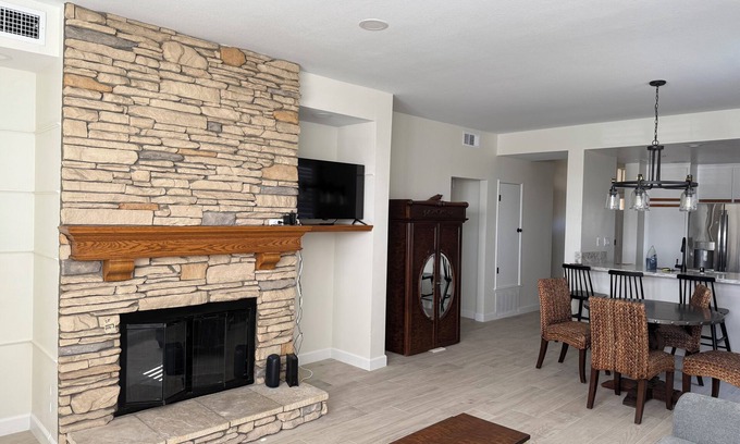 Corona Condominio | 2-bedroom condo in the Sierra Del Oro neighborhood in Corona, CA with AC, WiFi.