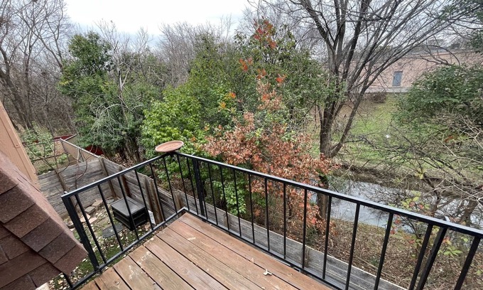Allandale Condominio | 2-bedroom condo in very walkable Austin with AC, WiFi. pool, and creekside.
