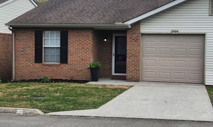 Powell Condominio | 2-bedroom condo just remodeled. 1 car garage. Includes utilities, wifi, tv