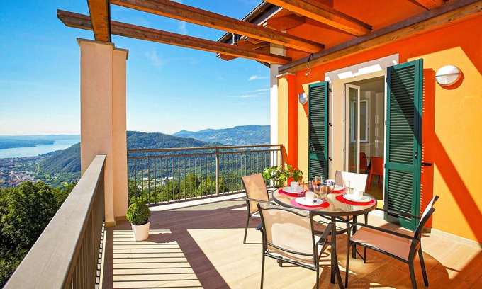 Comero Apartamento | Apartamento de esquina de 2 dormitorios en una prestigiosa villa de 1850 con piscina climatizada con energía solar.