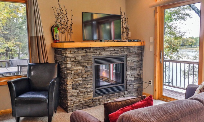 Lake Shore Complejo | 2 Bedroom Cottage located at the Lost Lake Lodge Resort