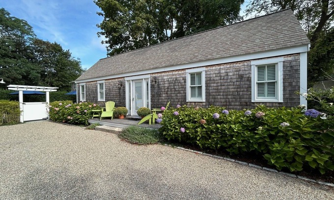 Falmouth Cabaña | 2-bedroom cottage plus bunkhouse in Historic Falmouth Center