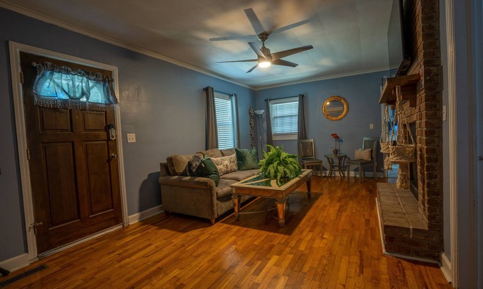 Anniston Casa | 2 Bedroom cottage with home gym!