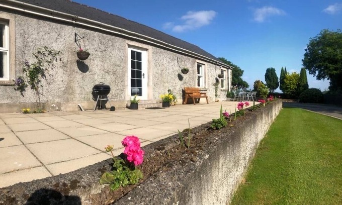 Lisnagunogue Cabina | 2 Bedroom Country Cottage