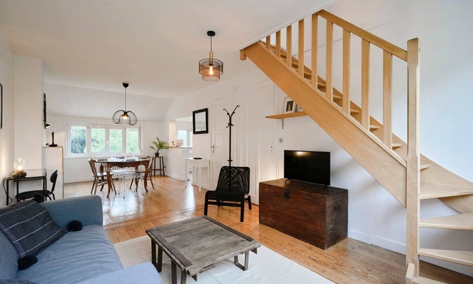 Marcq-en-Baroeul Apartamento | 2-bedroom duplex apartment near tramway.