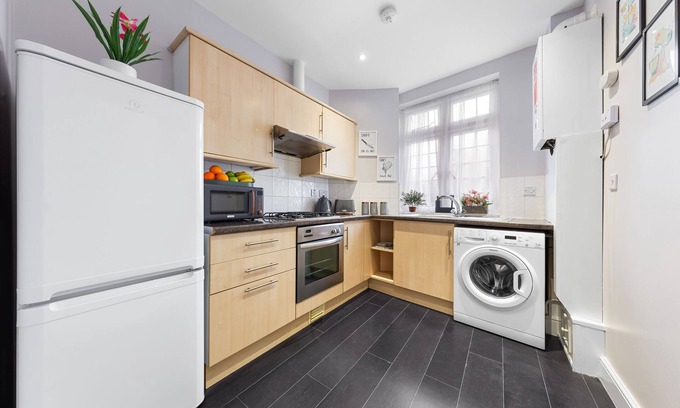 High Barnet Apartamento | 2-bedroom flat with a king-size bed in London, UK.