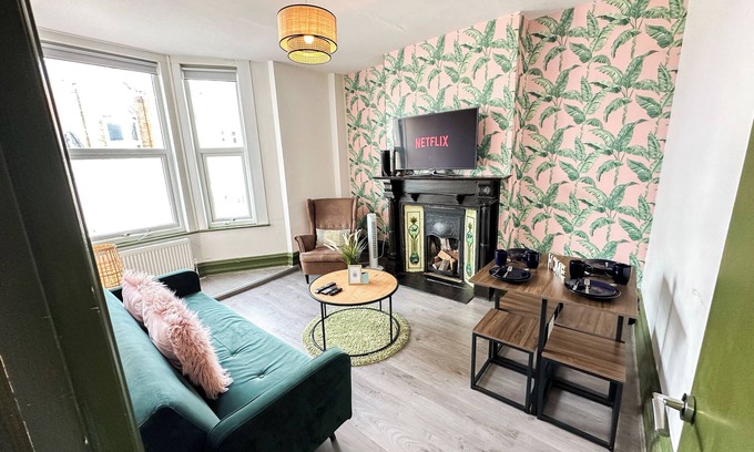 Askew Apartamento | 2 Bedroom Flat with indoor fireplace in Shepherds Bush near White City London