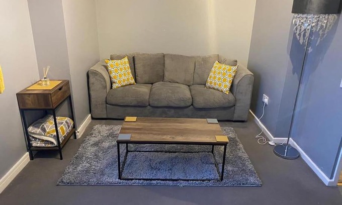 Swindon Apartamento | 2 Bedroom Flat with WiFi Netflix