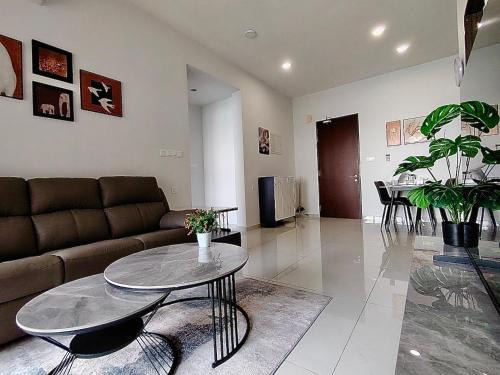 Central District Apartamento | 2 Bedroom Garden and Sea View