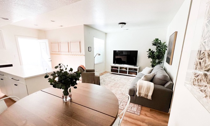 American Fork Casa | 2 Bedroom Guest House with Modern Amenities