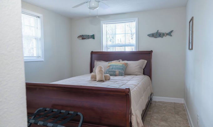 Bearss Plaza Casa | 2 Bedroom Home close to all Tampa's Attractions and Downtown!