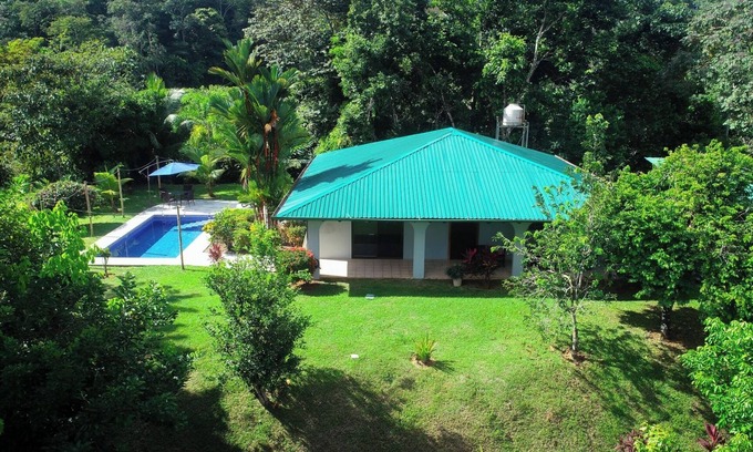 Tres Ríos Casa | Casa de 2 habitaciones con piscina privada y hermosa vista a la montaña; Duerme 6
