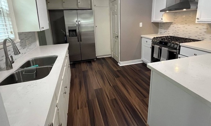 Bacliff Casa | 2 bedroom house 7 minutes away from kemah boardwalk and close to Galveston bay.