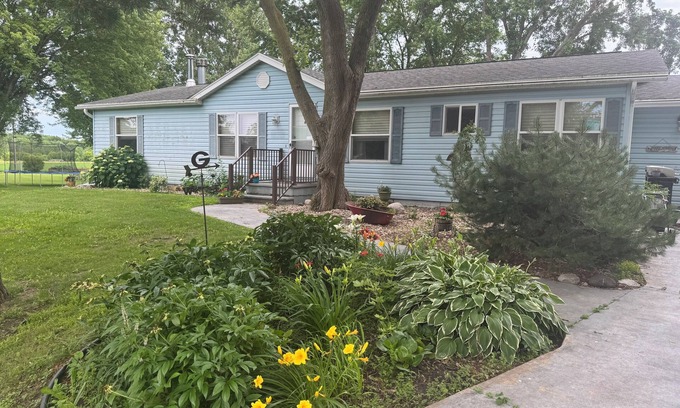 Oshkosh Casa | 2-bedroom house in Oshkosh minutes from EAA.
