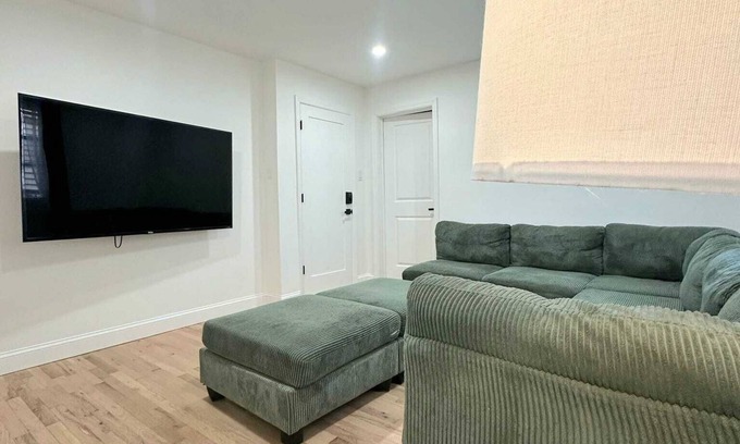 North Ironbound Casa | 2-bedroom house in peaceful Newark with AC, WiFi. Relax and unwind