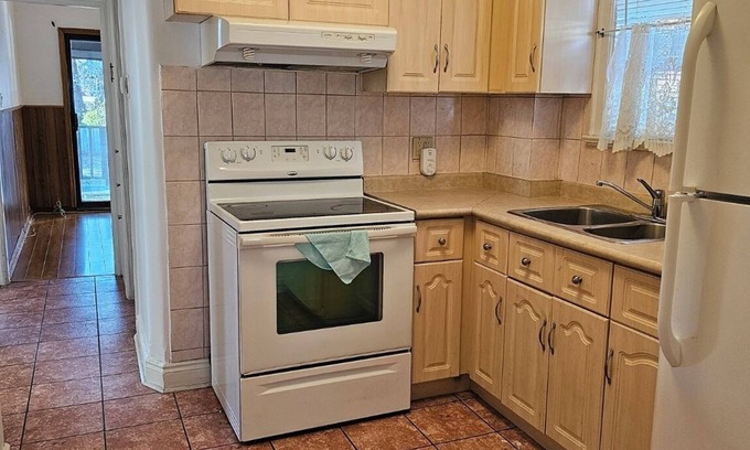 Woodbine Heights Casa | 2 Bedroom House in Toronto