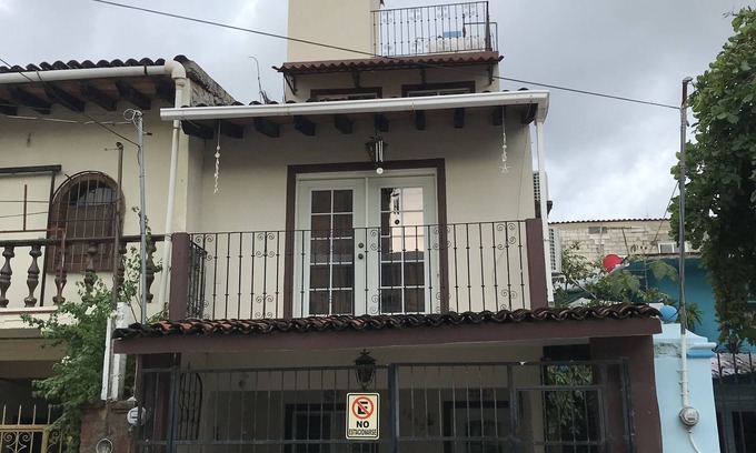 Lázaro Cárdenas Casa | 2-bedroom house in charming Puerto Vallarta with WiFi, AC