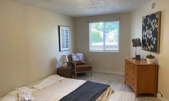 Hazelwood Casa | 2-bedroom house with AC in Portland, Off Street Parking!