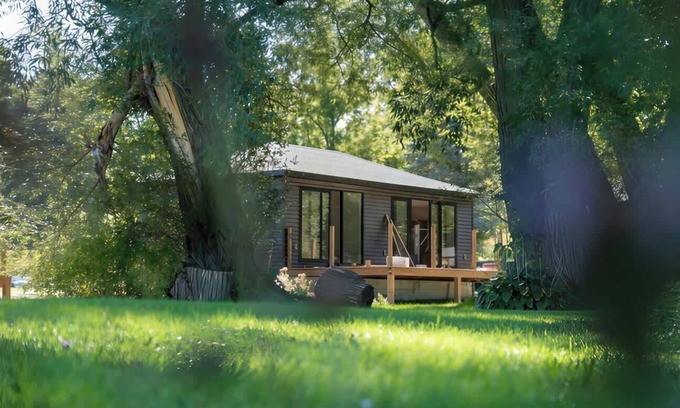 Harwood Cabina | 2-bedroom Lake Front Cottage in Harwood, ON #2