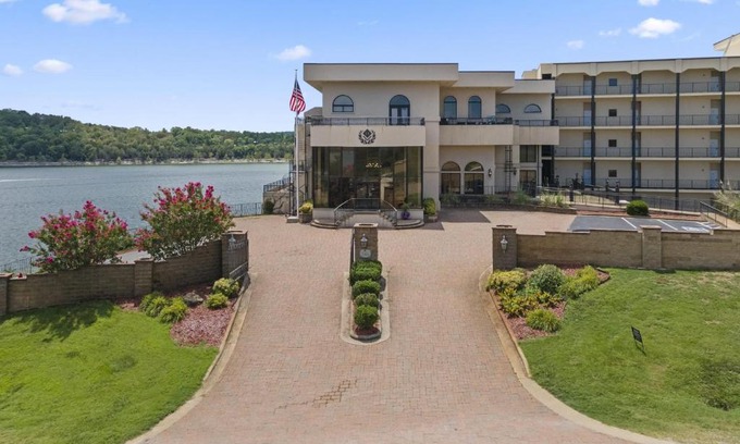 Ridgedale Casa | Premium 2 Bedroom Lake View Villa