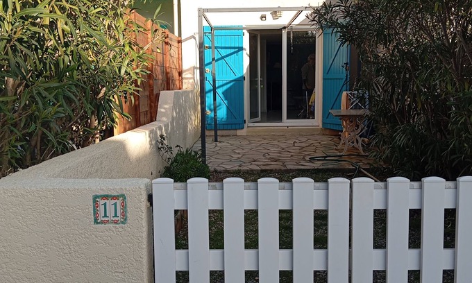 Saint-Pierre-la-Mer Cabina | 2 Bedroom Lodge in Fleury