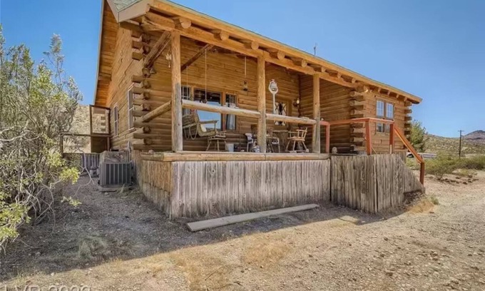 Goodsprings Casa | 2 Bedroom Log Home Near Las Vegas