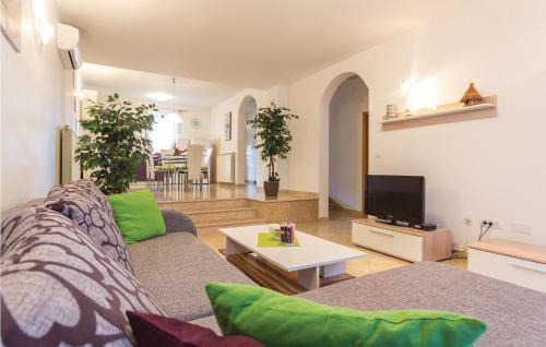 Vintijan Apartamento | 2 Bedroom Lovely Apartment In Pula