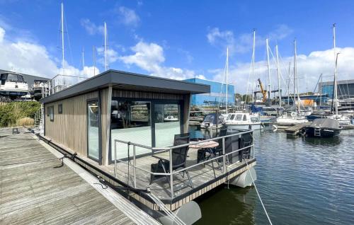 Municipality of Hellevoetsluis Alquiler De Eote | 2 Bedroom Lovely Ship In Hellevoetsluis