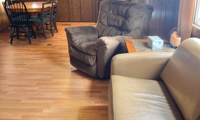Lyman Casa | 2-bedroom mobile home in small town Lyman with WiFi. Plenty of parking.
