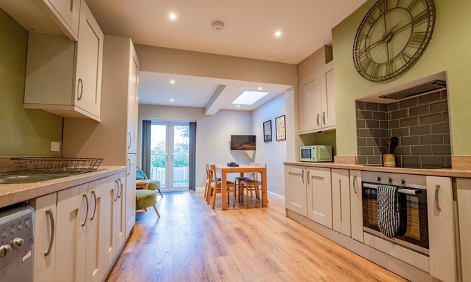 Pontrilas Casa | 2 Bedroom, Modern Worcester Home